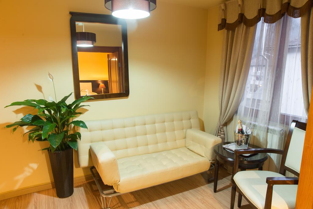 Hotel Csillag Panzio à Lunca de Jos  Extérieur photo